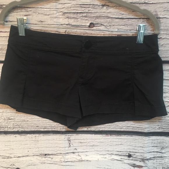 Guess Jeans Black Stretchy Short-Shorts. Size:24